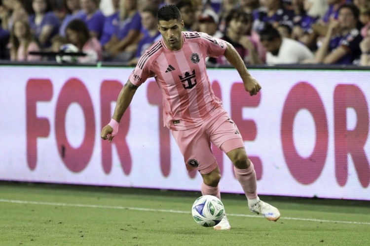 开云体育登录网站入口-记者：我听说苏亚雷斯的孩子已在乌拉圭入学，他可能即将回国踢球