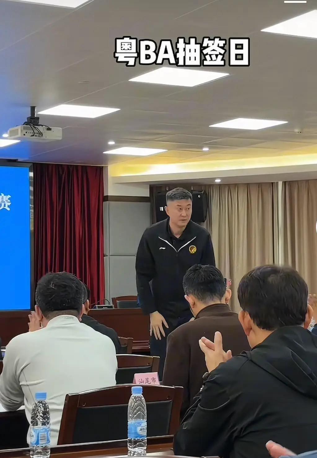 开云体育app下载入口-杜锋官宣新职位！正式回应下课传闻，陈老板力挺，朱芳雨站队