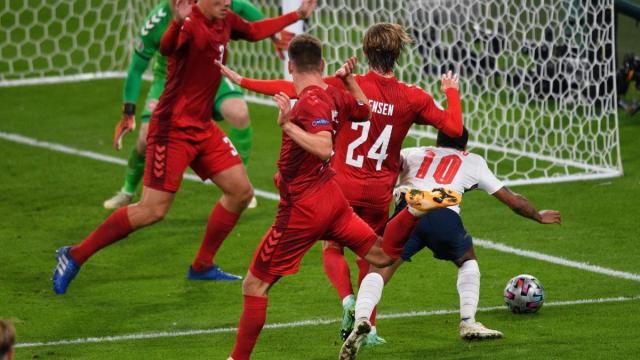 开云体育app入口-体毛越位再见！感谢欧洲杯，英超VAR终于要改了