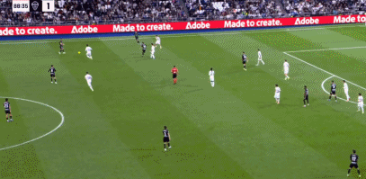 开yun体育平台官网入口登录-吕迪格庆祝居莱尔进球时拍打皮塔奇头部，导致小将身体一晃