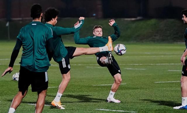 开云体育登录网站入口-折腾之旅与热身赛过后，拜仁还差一场登基“六冠王”